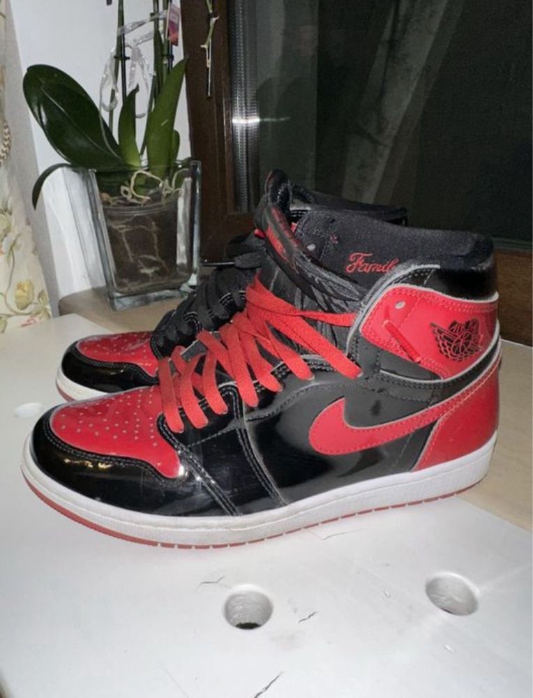 Air Jordan 1 Patent bred