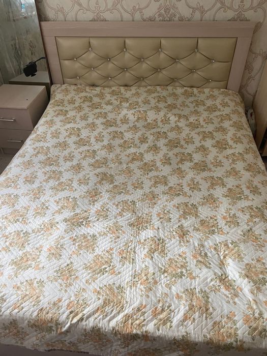 Двухспальная Кровать в отличном состоянии.Срочно продам!!!