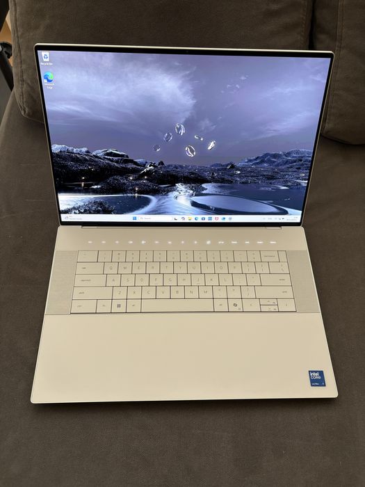 Dell XPS 9640 16" 4K OLED Тъчскрийн, Intel Ultra 7 155H, 16/512GB