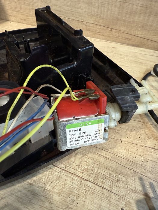 Dezmembrez Espressor automat KRUPS espresseria EA816570 EA816B piese