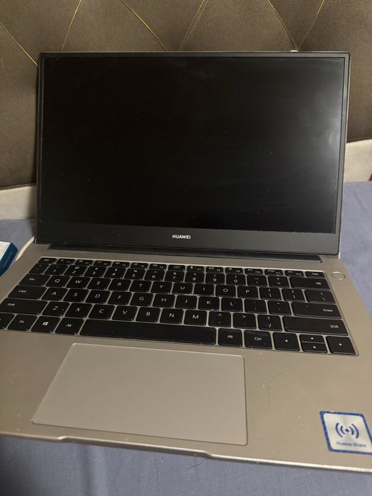 Лаптоп huawei matebook d14 2020година