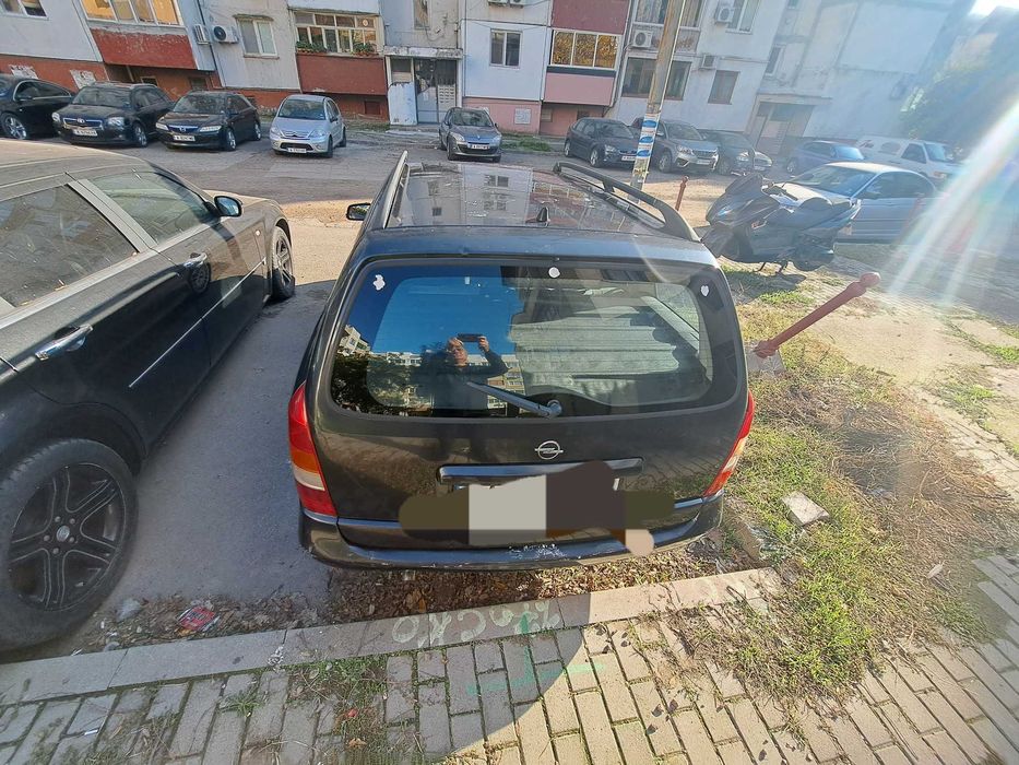 Продавам Опел Астра  комби 1,6