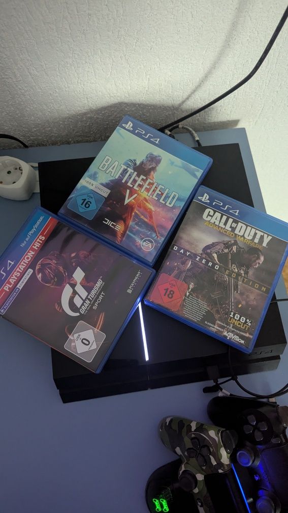 Playstation4+2 djoistika i 3 igri