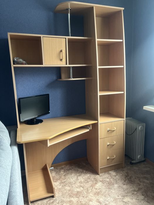 Продам компьютерный стол.