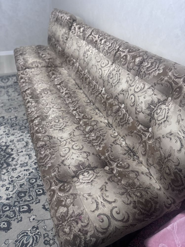 Срочно продам диван и одно кресло