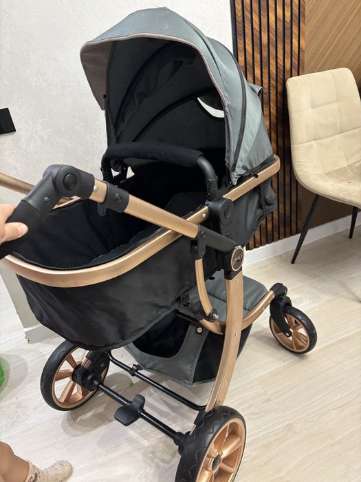 Коляска пости новая