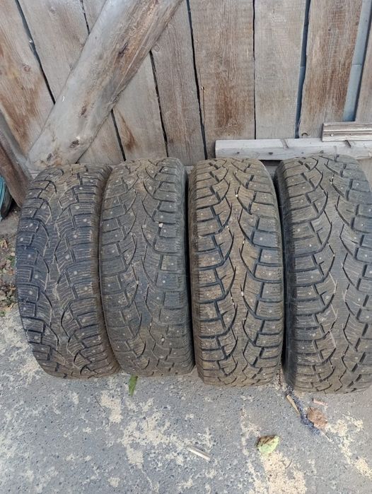 Продам шипы почти новые на 16