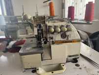 Masina de cusut triplock cu 4 fire