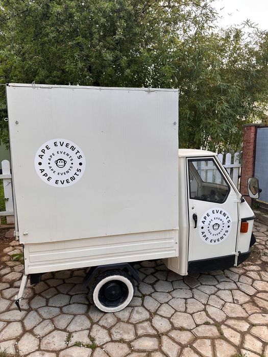 Vând Piaggio Ape