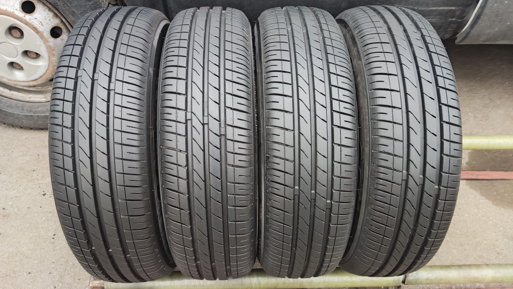 4бр. летни гуми 155/70/13 CST
dot23
8.2mm грайфер
Перфектно състояние,
