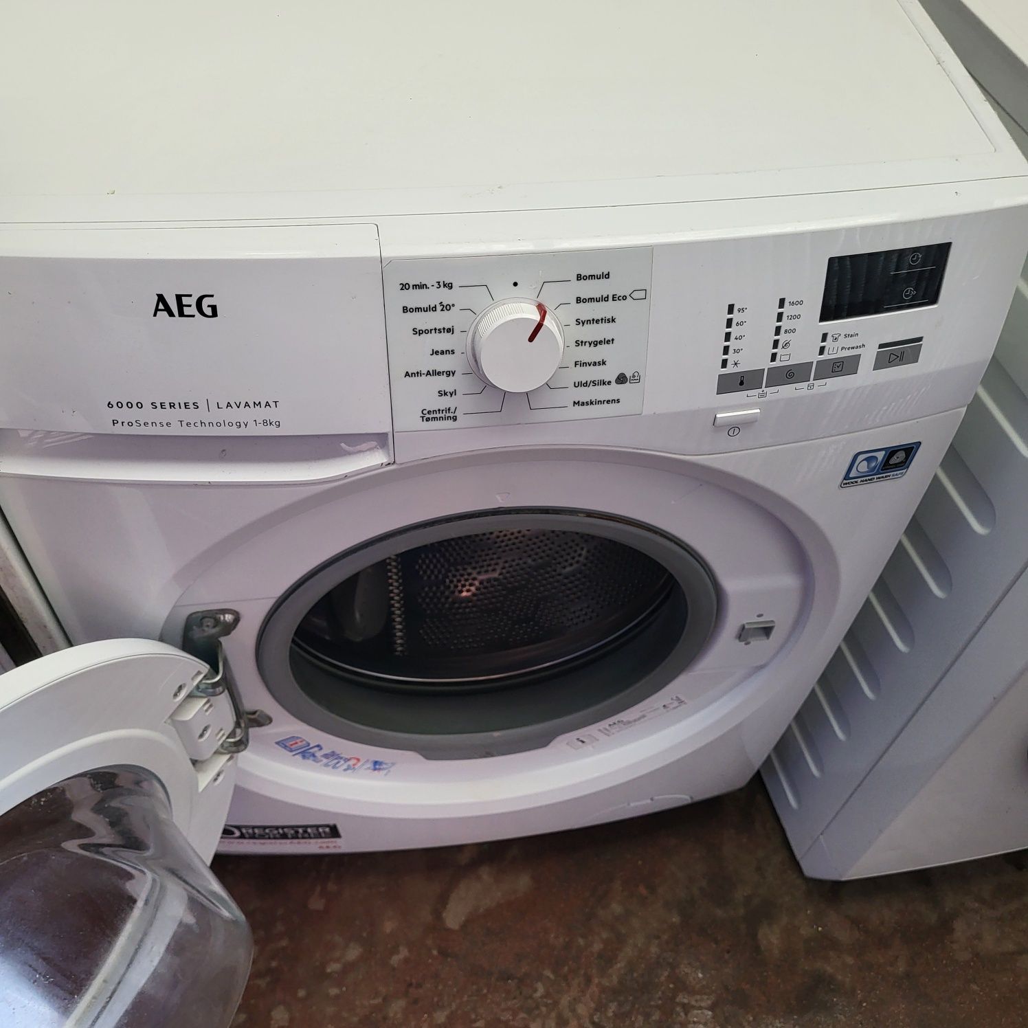 Mașină de spălat AEG, capacitate 8 kg