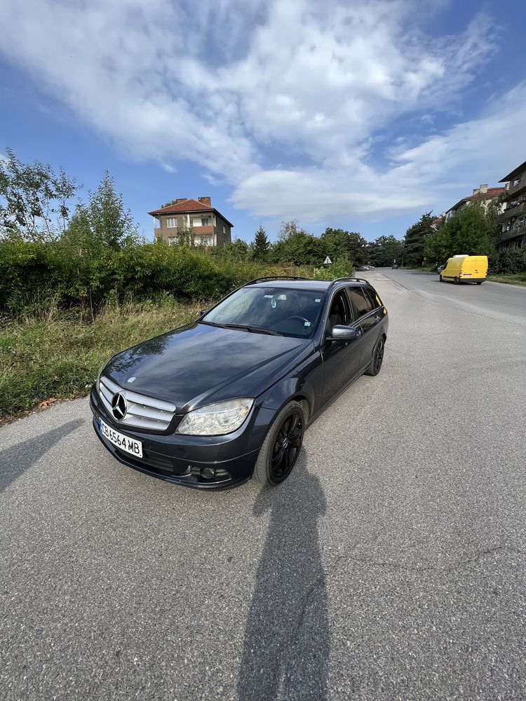 Продавам Mercedes-Benz C 220