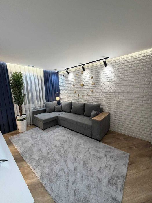 Срочно Продам 1ну комн/5/5 Метро БИЙ (М. Горький) Евро квартира.2*