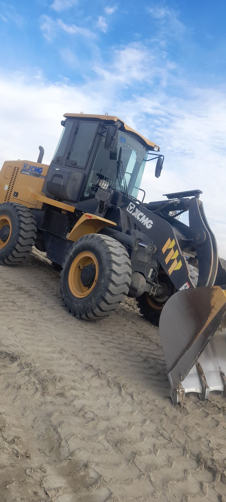 XCMG300FN JOSTIK sotiladi