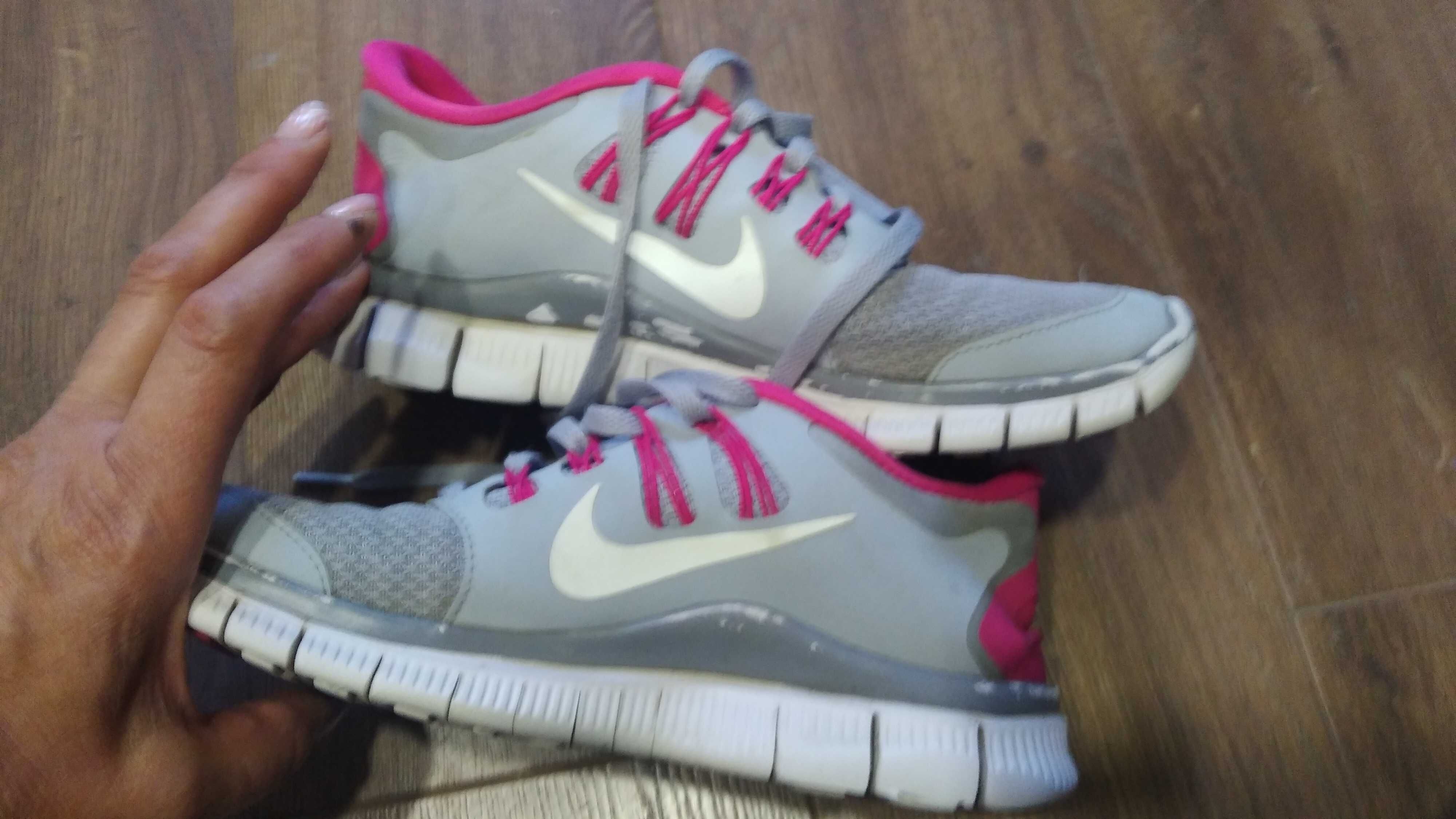 маратонки Nike номер