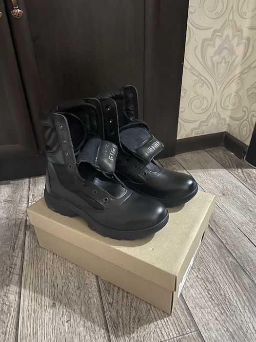 Продам берцы летние размер 41 новые