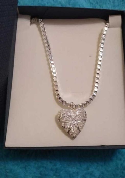 Нов, дамски, плътен сребърен ланец в кутия.10 налични модели.