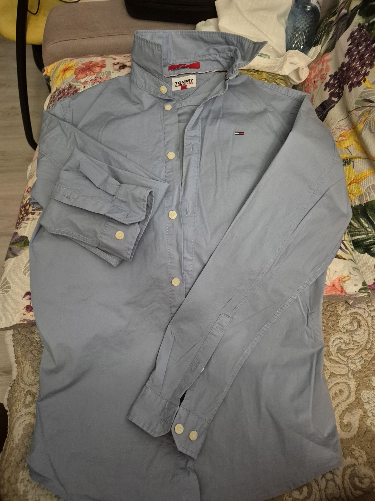 Camasa Tommy Jeans Slim Fit îmbrăcată de 2 ori