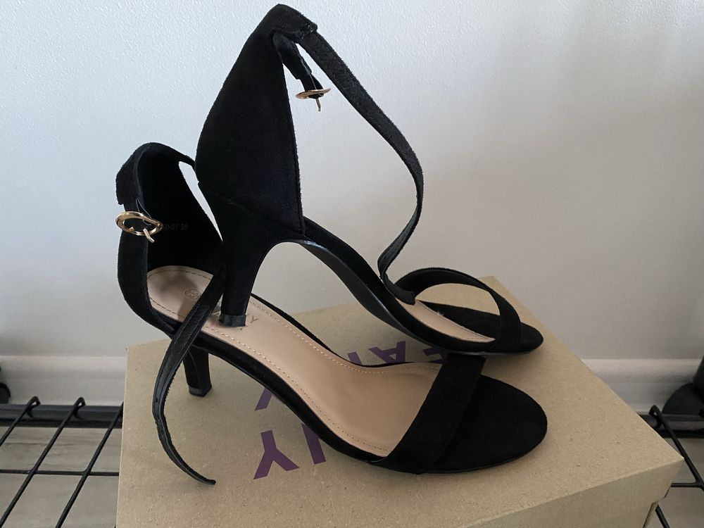 Sandale negre elegante toc cui catifea