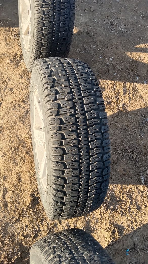 Продам диски с шинами на ниву б/у + запаска  размеры 205/70/R16