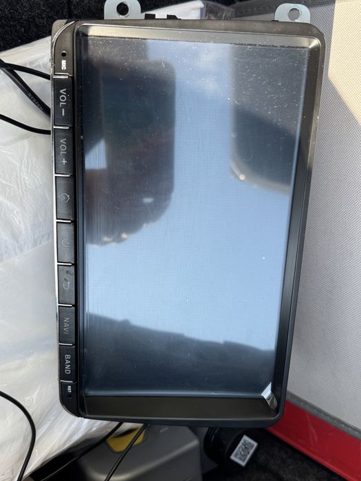 Navigatie auto cu folia pe displei