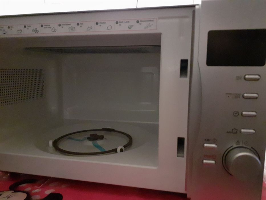 Se vinde urgent cuptor cu microunde Candy