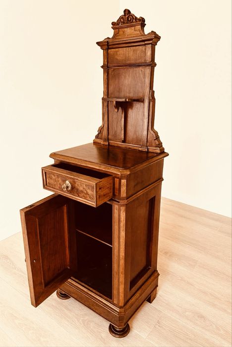 Антикварен дървен шкаф с надстройка – около 1900 г.
