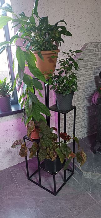 Продам подставку для цветов