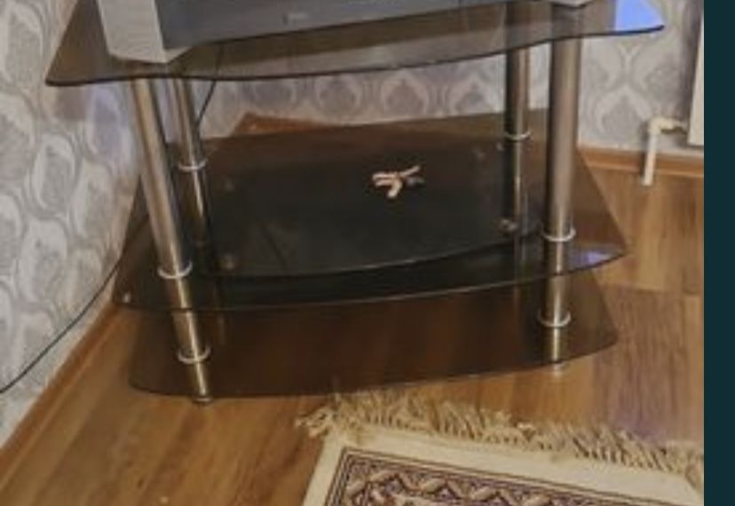 Стеклянная подставка для телевизора