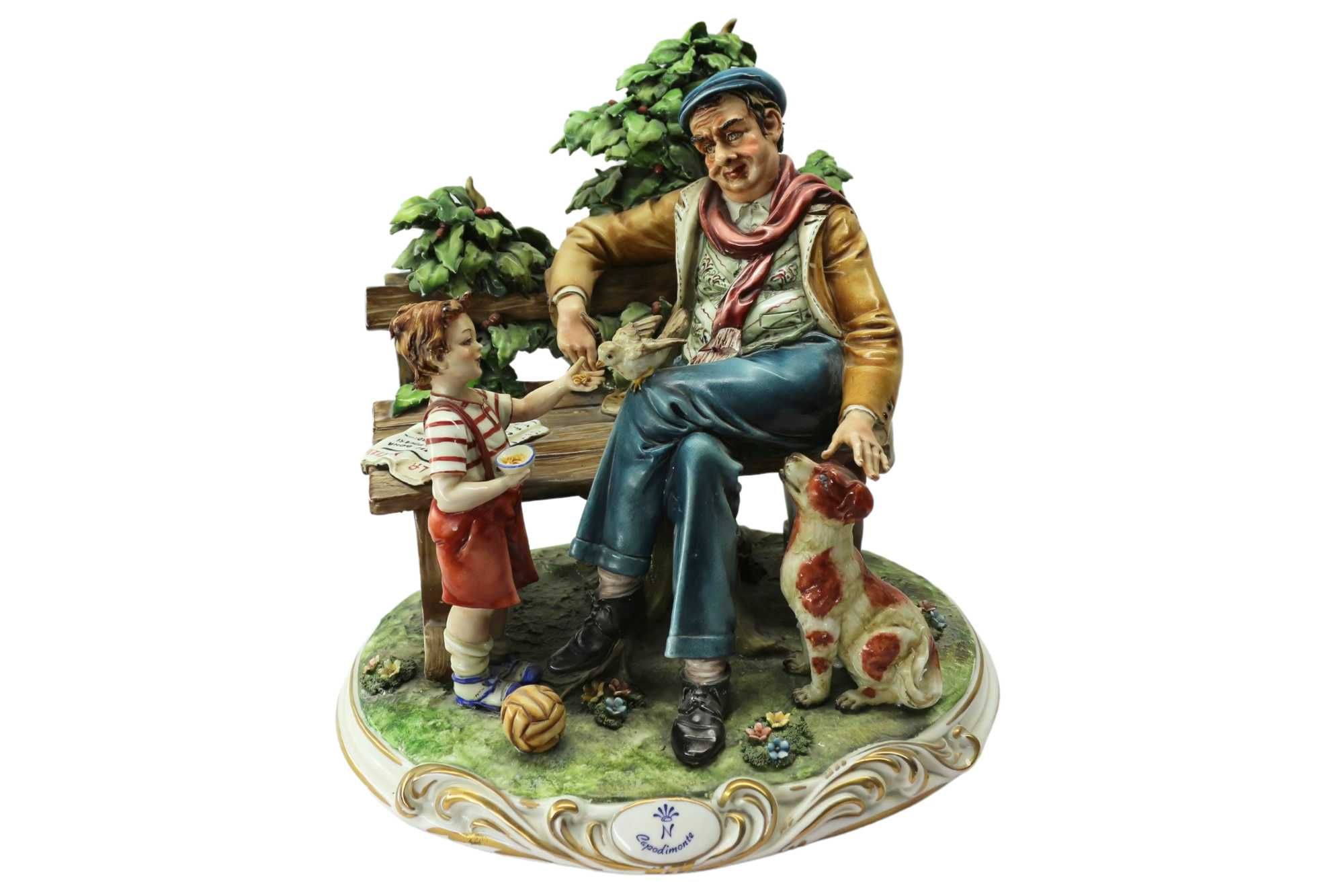 Статуэтка из фарфора Дедушка с внуком Capodimonte Италия