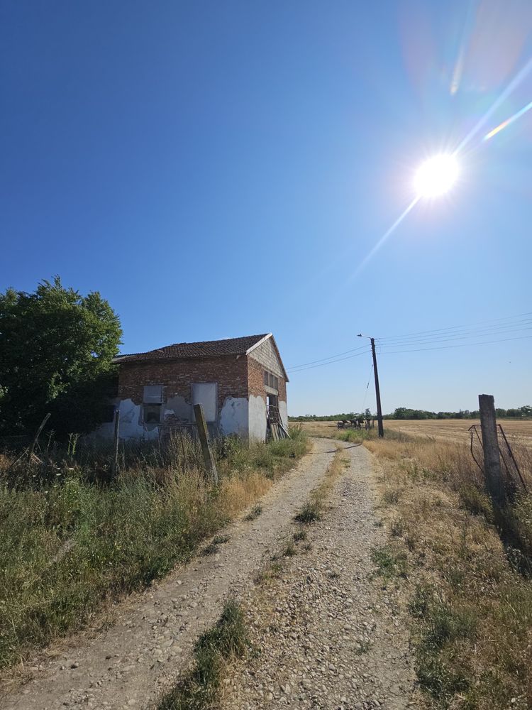 DE VÂNZARE – Teren langa Oradea 3.300 mp cu construcție
