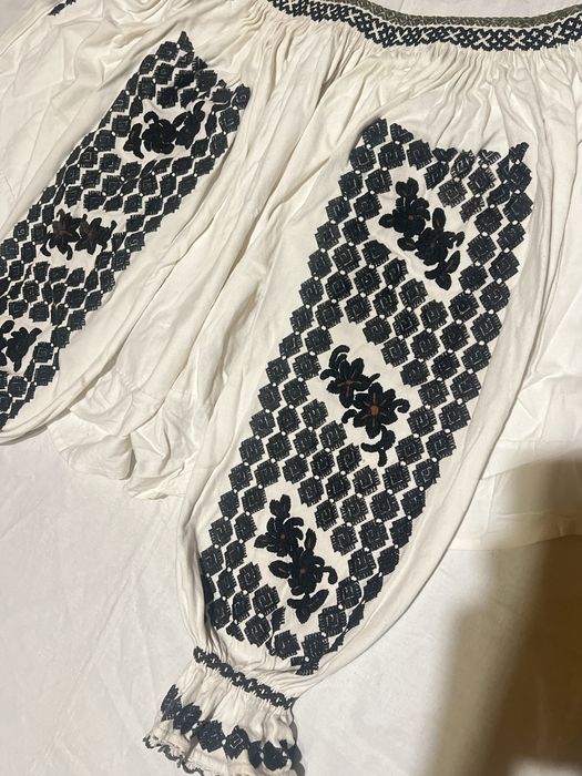 ie si poale traditionale foarte vechi peste 100 de ani