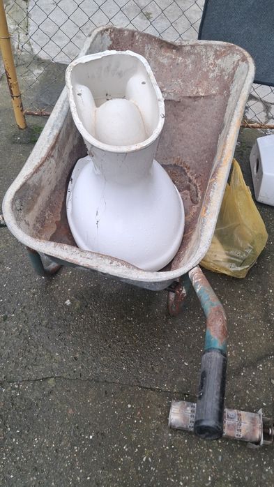 Vând 3 wc nefolosite