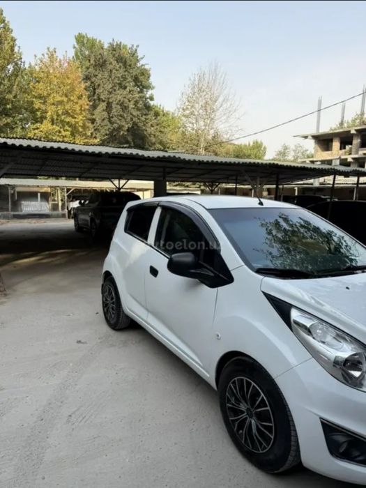 1-yevro aftamat karobka qo‘yilgan moshina yaxshi