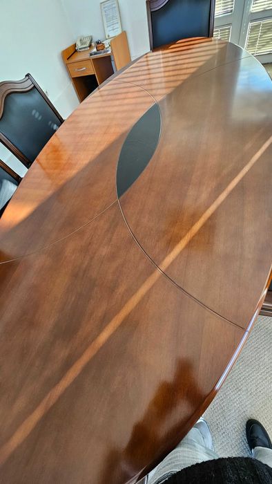 Заседателна маса и офис столове