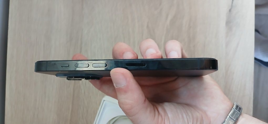 iPhone 14 Pro 128GB – Отличен, с MagSafe кейс и стъклен протектор