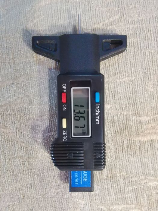 Дълбокомер дигитален(шублер) за гуми и други