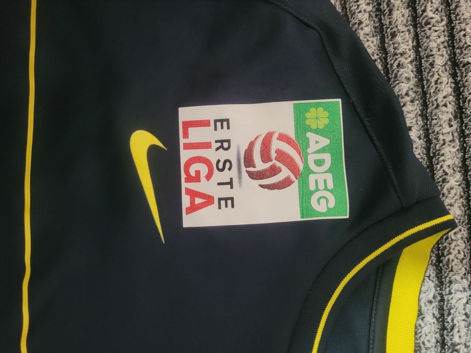 Tricou Austria Vienna de portar 2021/22 semnat de mai mulți jucători