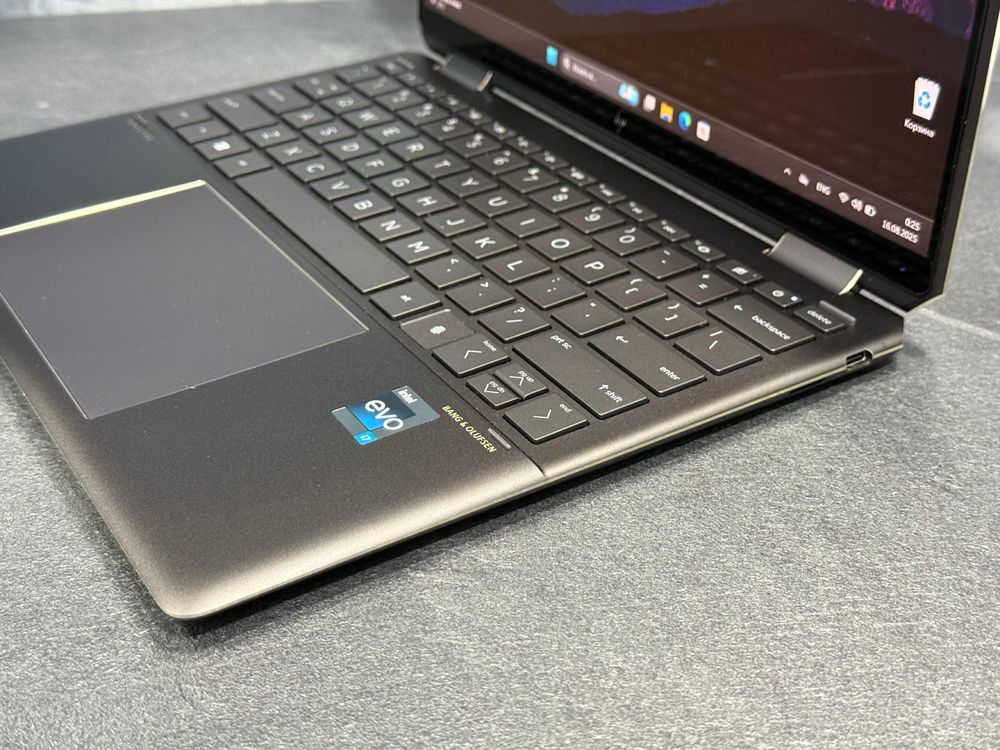 HP Spectre x360 i7-1355U / 16 / 256 GB NVMe SSD M2