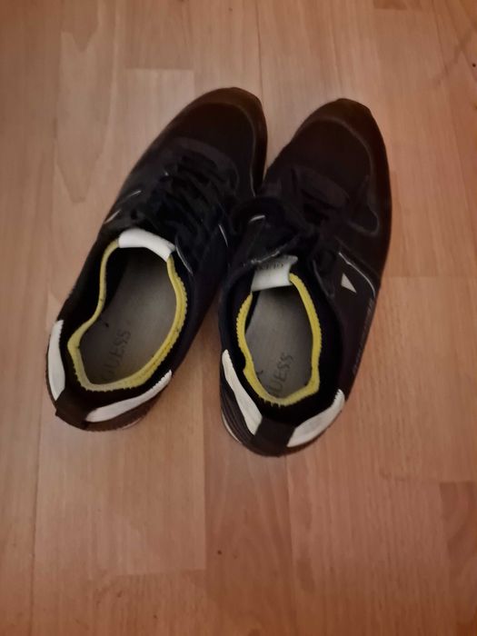 Черни обувки Guess