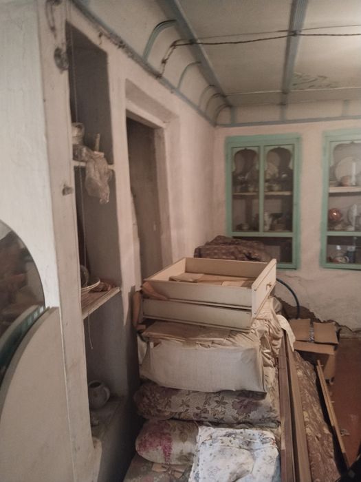 Продаётся Участка Чорсу Ор:Театир "Ёш Гвардия“ 1,5 сот ,2 ком ,1 кароб