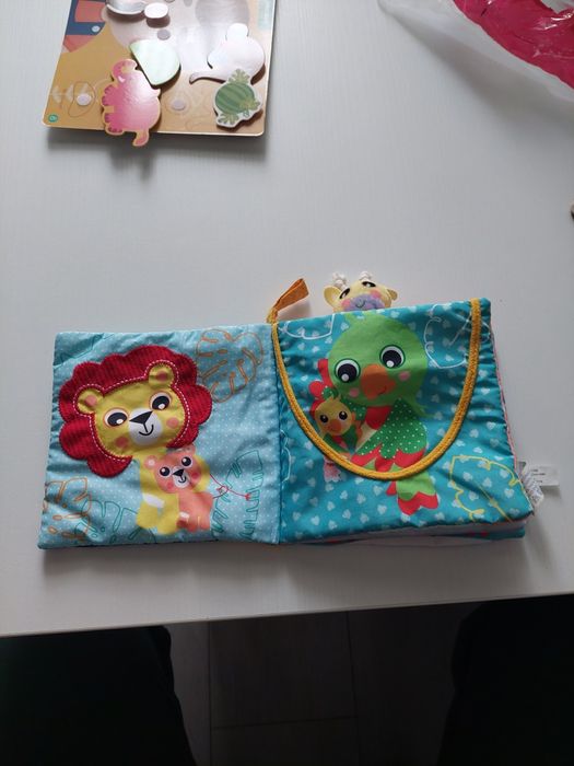 Carte senzoriala pentru bebelusi Chicco