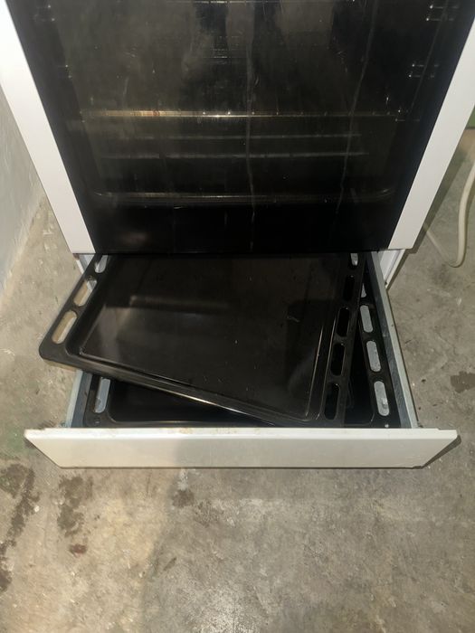 Aragaz-cuptor electric AEG