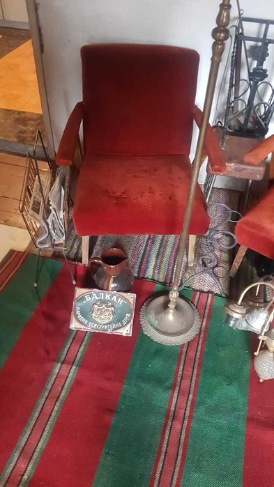 Масивни Ретро - Шкафове Огледало- Закачалка-Лампа-Фотоапарати- идр.