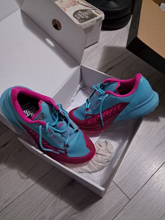 Adidași dinafit noi