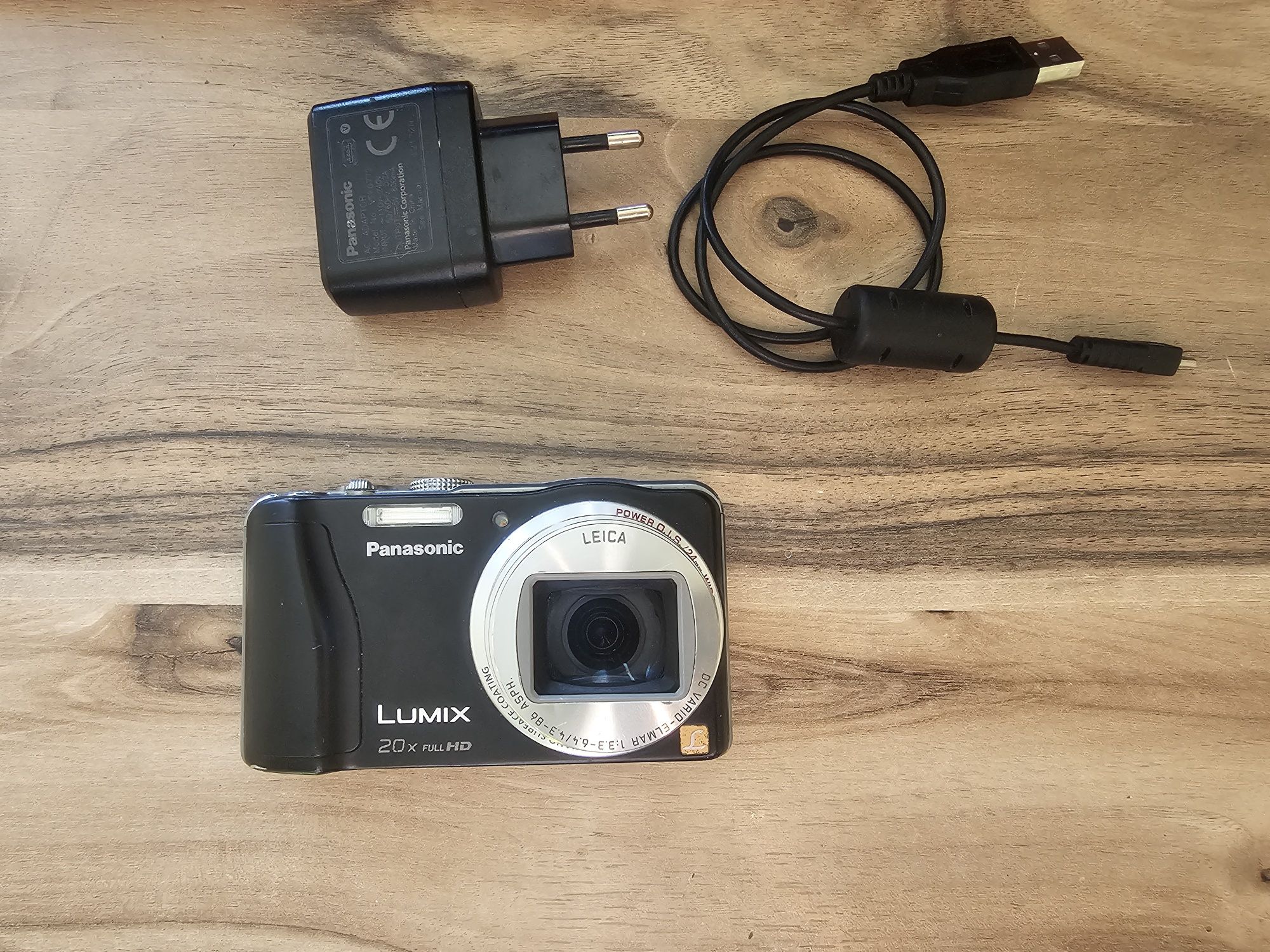Panasonic Lumix DMC-ZS19 + оригинално зарядно и батерия + SD карта