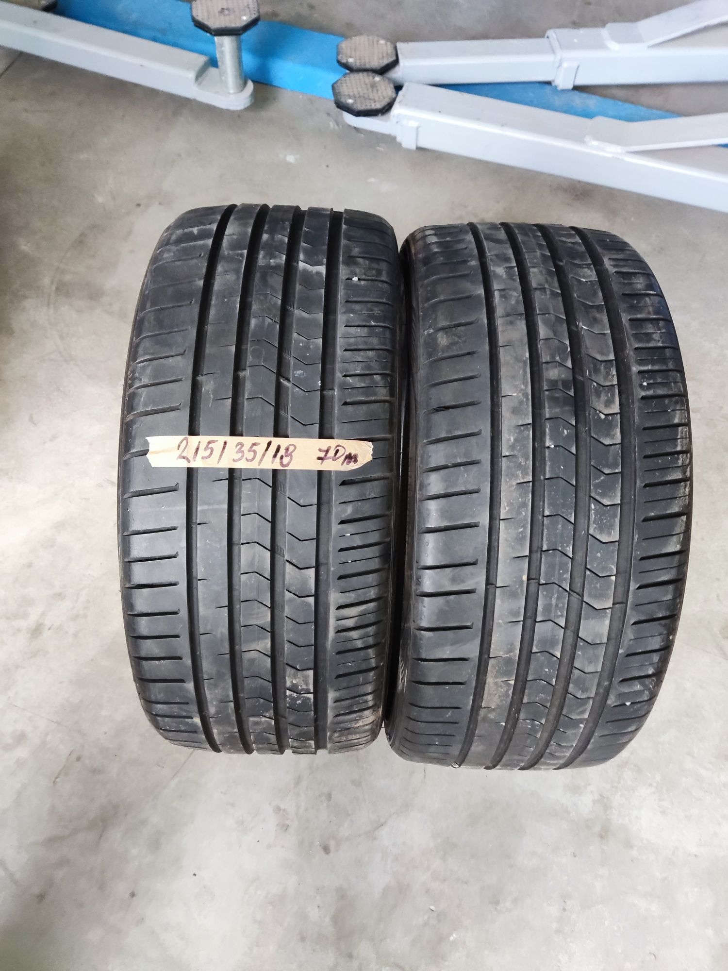 215/35/18 Vredestein