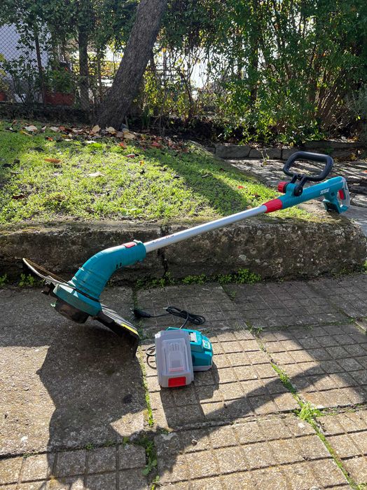 Акумулаторен тример TOTAL 20V 2.0AH