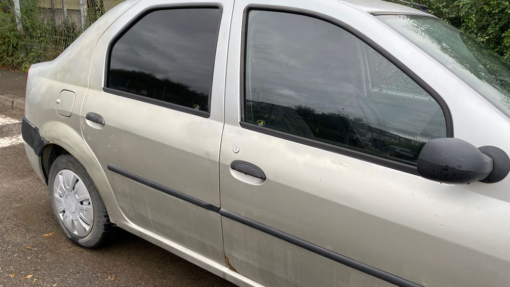 Vând Dacia logan an 2005