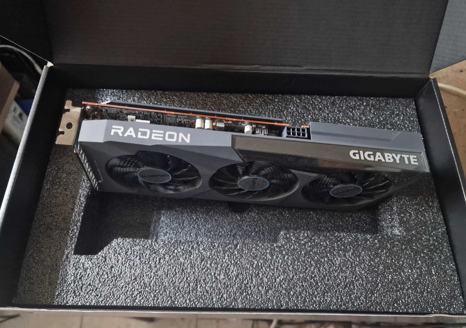 AMD Radeon Gigabyte Eagle 6600 8GB DDR6 Гаранция 3 месеца